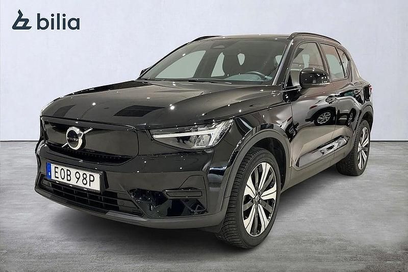 Svart Begagnad 2022 Volvo XC40 Core SUV | 324 900 kr (Lite dyr) - Bild 1/3