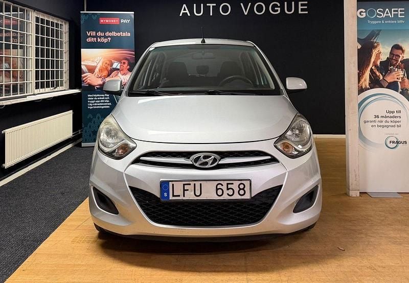Silver Begagnad 2011 Hyundai i10 Premium Halvkombi | 42 900 kr (Marknadspris) - Bild 1/4