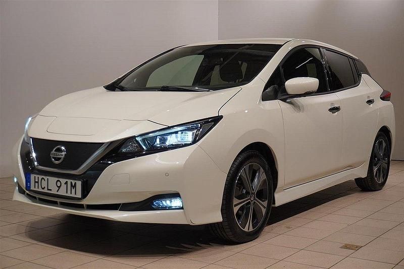 Vit Begagnad 2021 Nissan Leaf N-Connecta Halvkombi | 174 900 kr (Superpris) - Bild 1/4