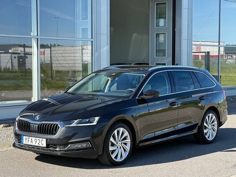Svart Begagnad 2021 Skoda Octavia Business Line Kombi | 239 800 kr (Bra pris) - Bild 1/4