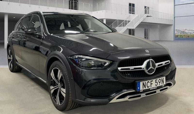 Grå Begagnad 2024 Mercedes C220 Premium Kombi | 499 000 kr (Bra pris) - Bild 1/4