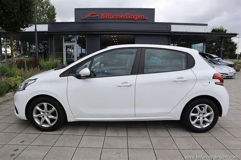 Vit Begagnad 2015 Peugeot 208 Halvkombi | 59 900 kr (Marknadspris) - Bild 1/4