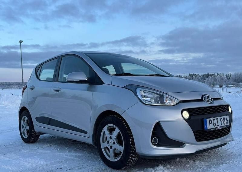 Begagnad 2017 Hyundai i10 Premium Halvkombi | 83 000 kr (Marknadspris) - Bild 1/4