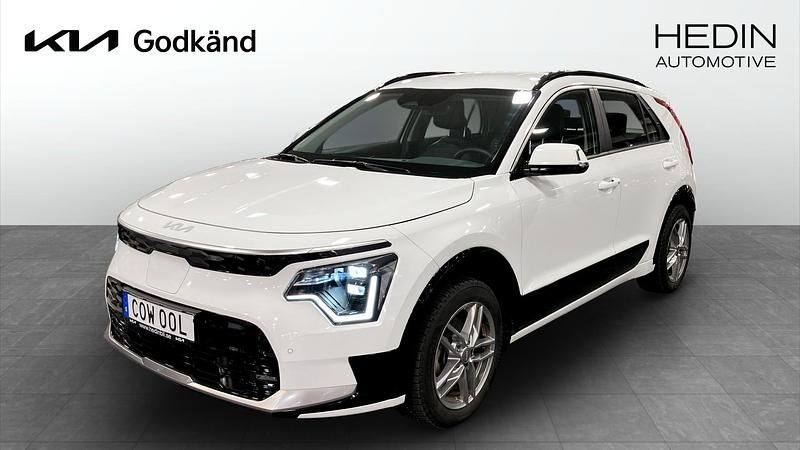 Vit Begagnad 2022 Kia Niro SUV | 319 900 kr (Marknadspris) - Bild 1/4