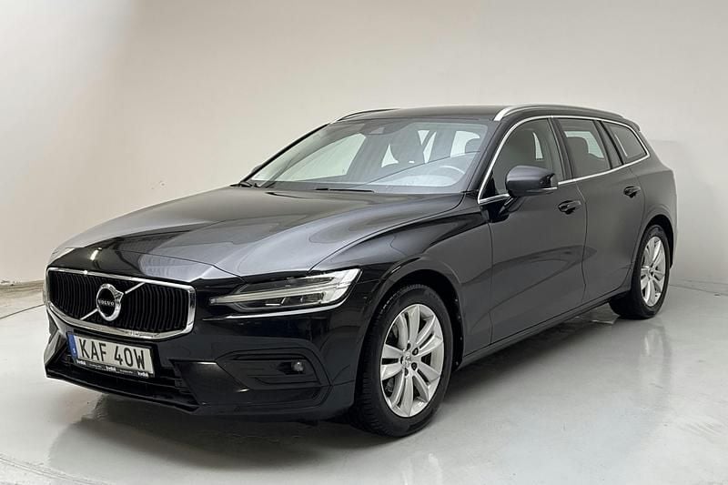 Svart Begagnad 2021 Volvo V60 Momentum Kombi | 250 000 kr (Bra pris) - Bild 1/4