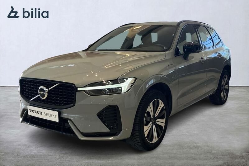 Grå Begagnad 2024 Volvo XC60 Plus SUV | 539 900 kr (Marknadspris) - Bild 1/3