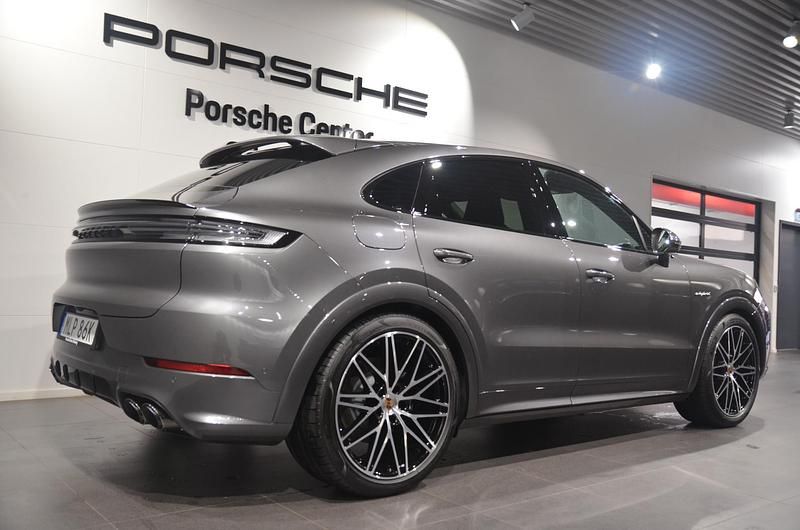 Begagnad Porsche Cayenne 470 HK (345 kW) 2025 Grå SUV