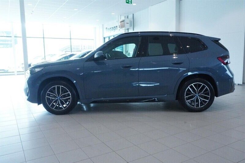 Begagnad BMW iX1 M Sport 230 kW (313 HK) 2024 Grå/silver SUV