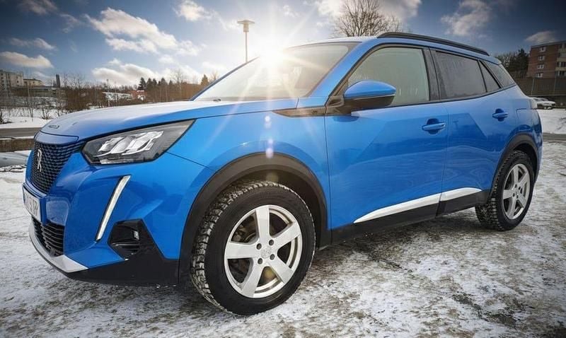 Begagnad Peugeot e-2008 Allure 100 kW (136 HK) 2021 Blå metallic SUV