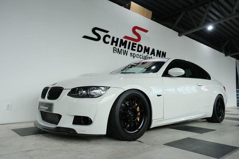Vit Begagnad 2007 BMW 335 M Sport Sportkupé | 359 900 kr - Bild 1/4