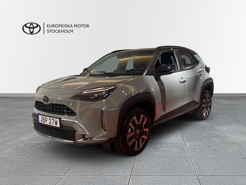 Grön Ny 2025 Toyota Yaris Hybrid Style | 339 800 kr (Bra pris) - Bild 1/4