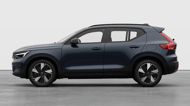 Blå Ny 2026 Volvo EX40 Single Motor Extended Range SUV | 617 600 kr (Marknadspris) - Bild 1/4