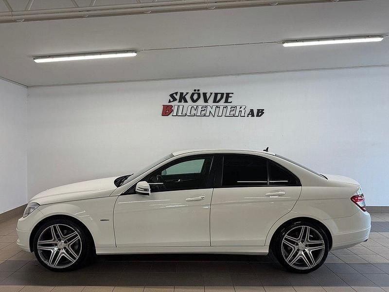 Vit Begagnad 2010 Mercedes C180 Classic Sedan | 79 500 kr (Marknadspris) - Bild 1/4