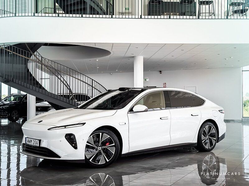 Vit (cloud white) Begagnad 2022 Nio ET7 Sedan | 519 000 kr - Bild 1/4