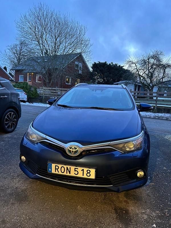 Blå metallic Begagnad 2016 Toyota Auris Touring Sports Kombi | 160 000 kr (Marknadspris) - Bild 1/4
