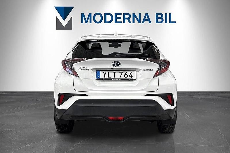 Begagnad Toyota C-HR Executive 122 HK (89 kW) 2018 Vit SUV