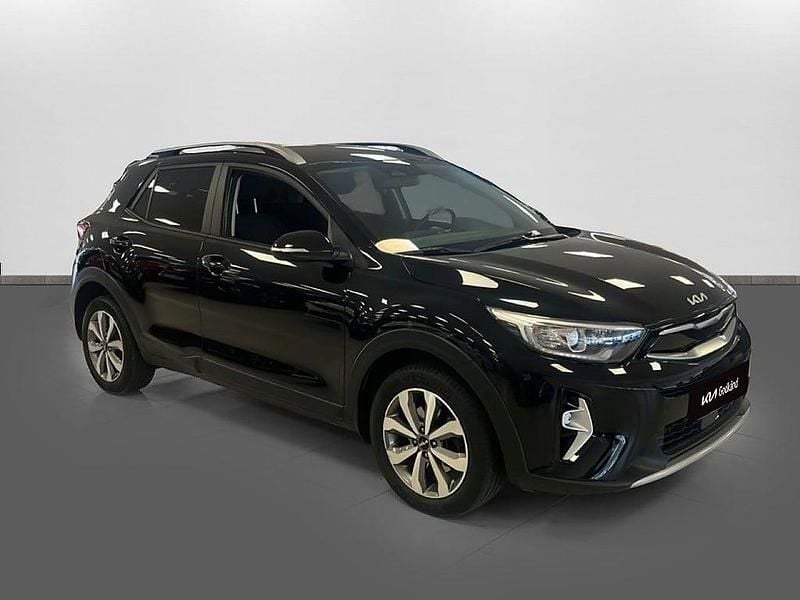 Begagnad Kia Stonic Advance 120 HK (88 kW) 2023 /abp/aurora black pearl SUV