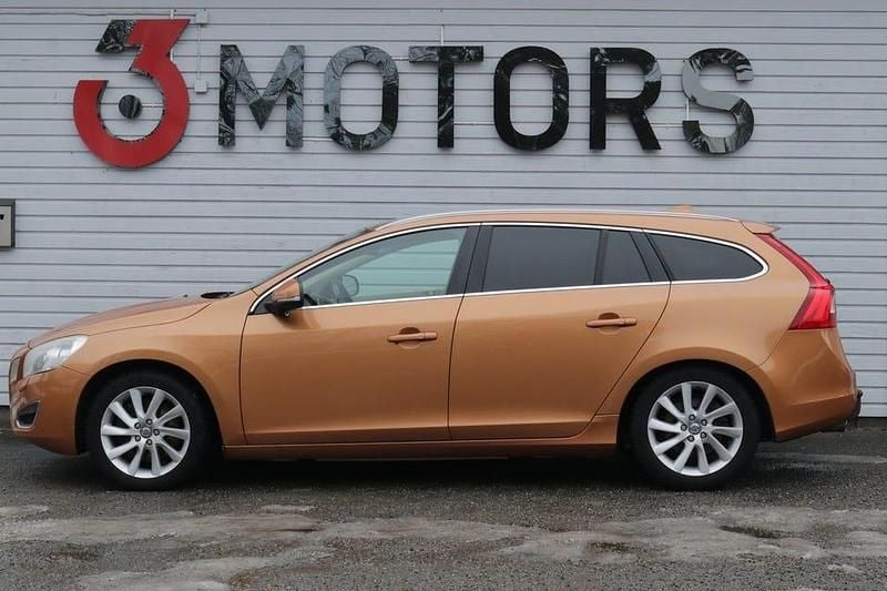 Begagnad Volvo V60 Summum 305 HK (224 kW) 2012 Brun Kombi