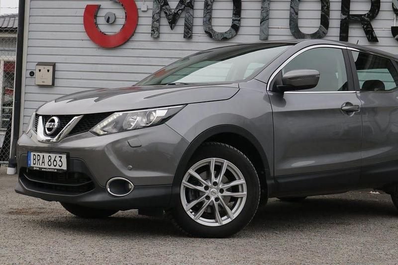 Begagnad Nissan Qashqai 131 HK (96 kW) 2017 Grå SUV