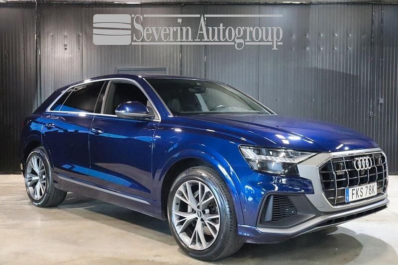 Blå Begagnad 2020 Audi Q8 S-Line SUV | 479 000 kr (Dyr) - Bild 1/4