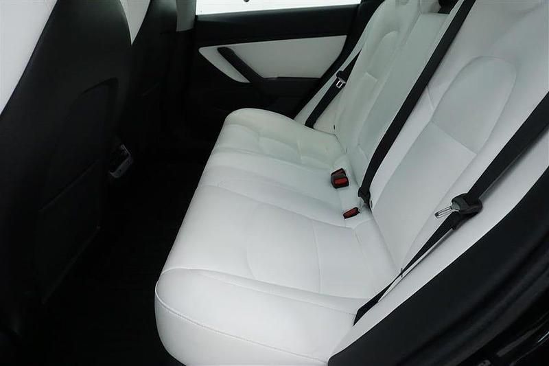 Begagnad Tesla Model 3 Long Range AWD 323 kW (440 HK) 2019 Svart Sedan