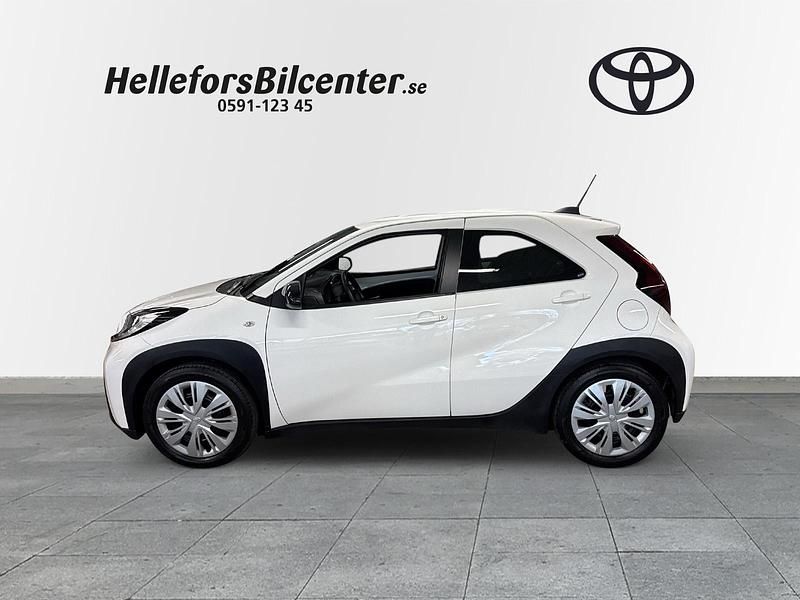 Begagnad Toyota Aygo X X-play 72 HK (52 kW) 2022 Vit SUV