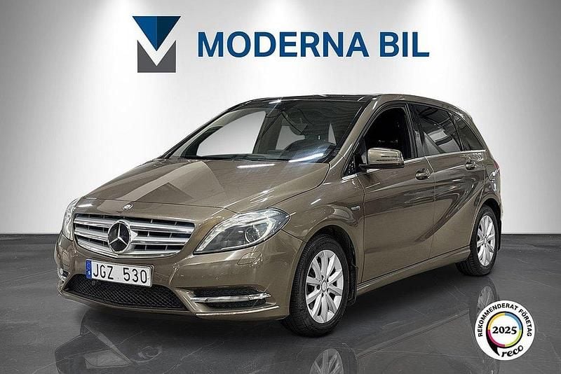 Grå Begagnad 2012 Mercedes B200 Minibuss | 89 900 kr (Marknadspris) - Bild 1/4