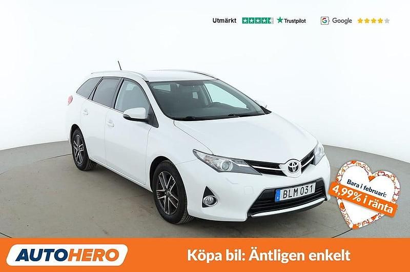 Begagnad Toyota Auris Touring Sports Edition 133 HK (97 kW) 2015 Vit Kombi