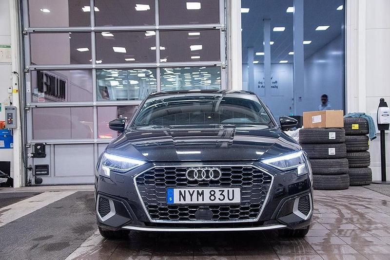 Begagnad Audi A3 Sportback Comfort 150 HK (110 kW) 2020 Svart Halvkombi