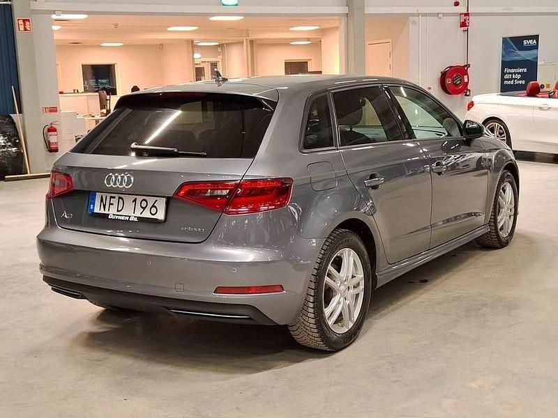 Begagnad Audi A3 Attraction 204 HK (150 kW) 2016 Grå