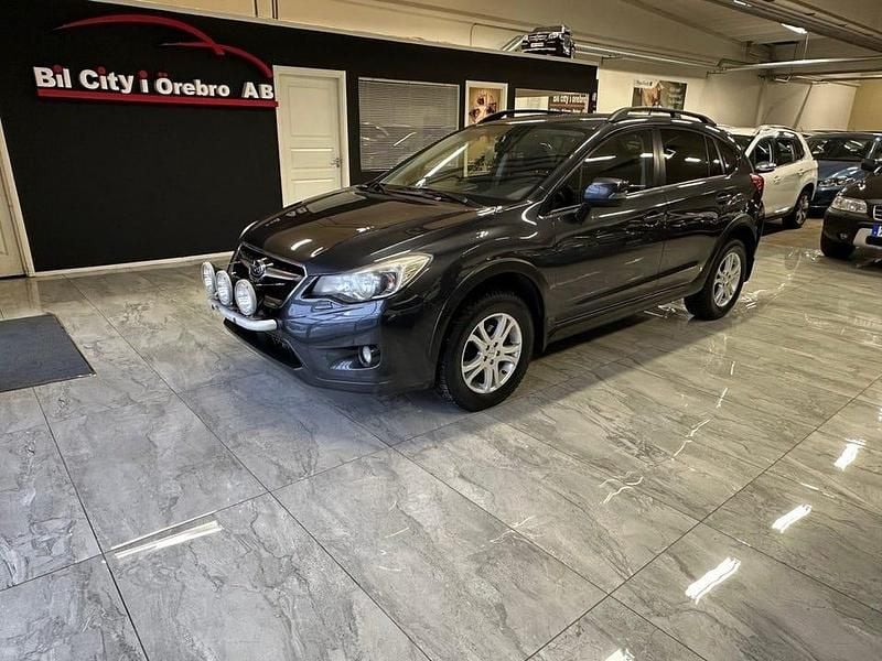 Mörkgrå Begagnad 2012 Subaru XV SUV | 89 900 kr (Marknadspris) - Bild 1/4