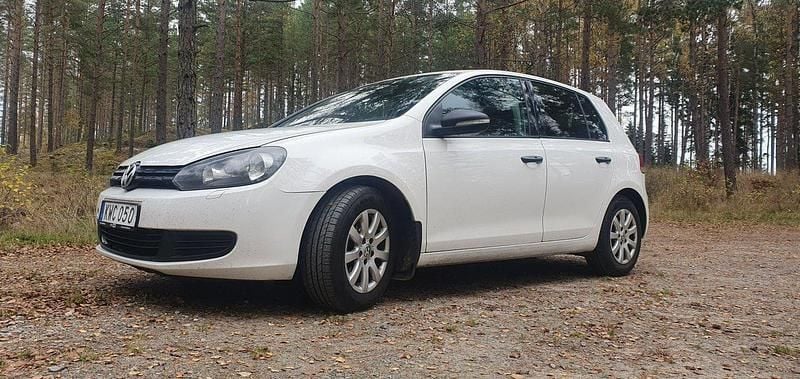 Vit Begagnad 2011 VW Golf VI Halvkombi | 42 900 kr (Bra pris) - Bild 1/4