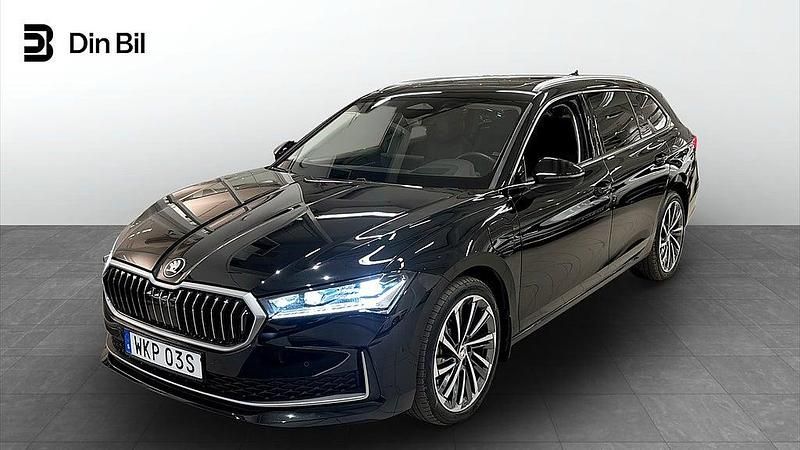 Svart Begagnad 2024 Skoda Superb LAURIN & KLEMENT Kombi | 499 900 kr - Bild 1/4