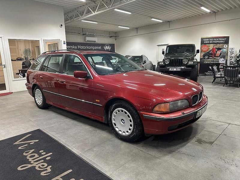Begagnad BMW 520 150 HK (110 kW) 1999 Röd Kombi