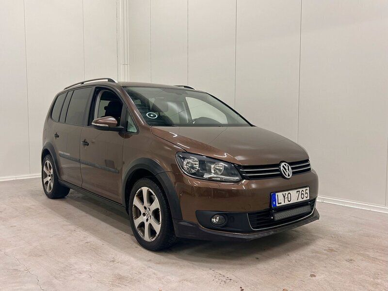 Brun Begagnad 2012 VW Touran Cross Minibuss | 69 800 kr (Superpris) - Bild 1/4
