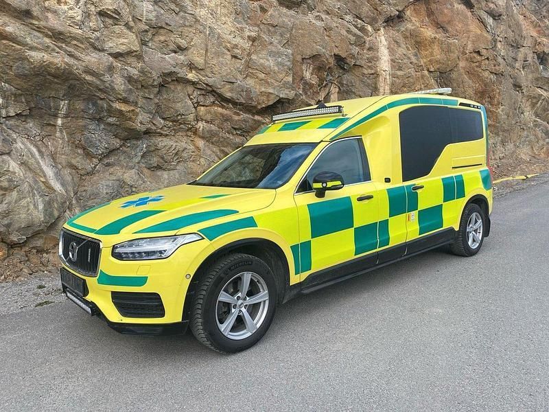 Flerfärgad (gul) Begagnad 2017 Volvo XC90 SUV | 200 000 kr - Bild 1/4