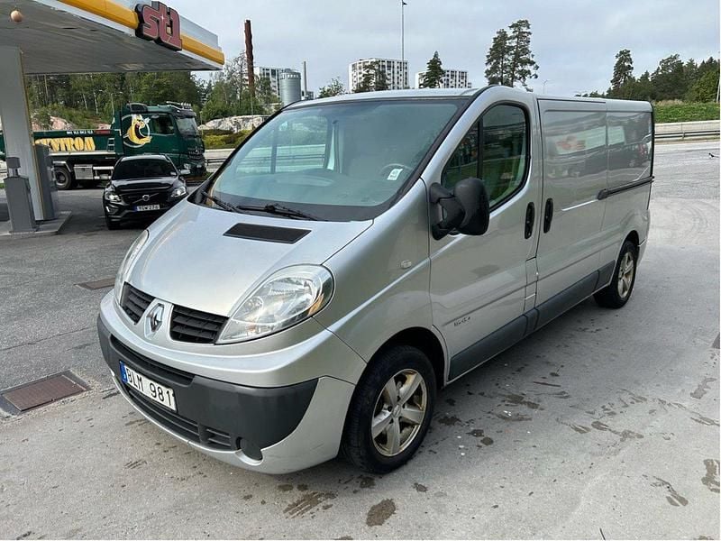 Silver Begagnad 2011 Renault Trafic Van | 35 000 kr (Bra pris) - Bild 1/4