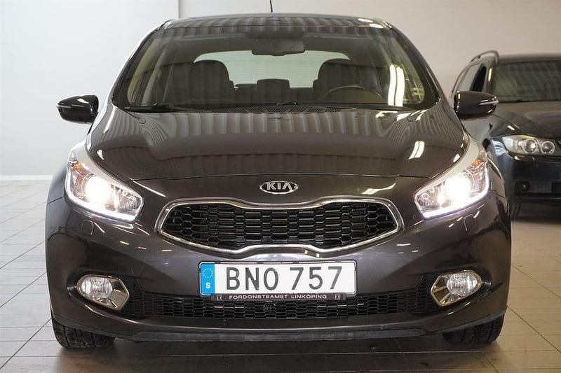 Begagnad Kia Ceed 135 HK (99 kW) 2015 Grå Halvkombi