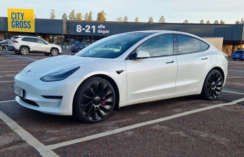 Vit Begagnad 2020 Tesla Model 3 Performance Sedan | 259 900 kr (Superpris) - Bild 1/4