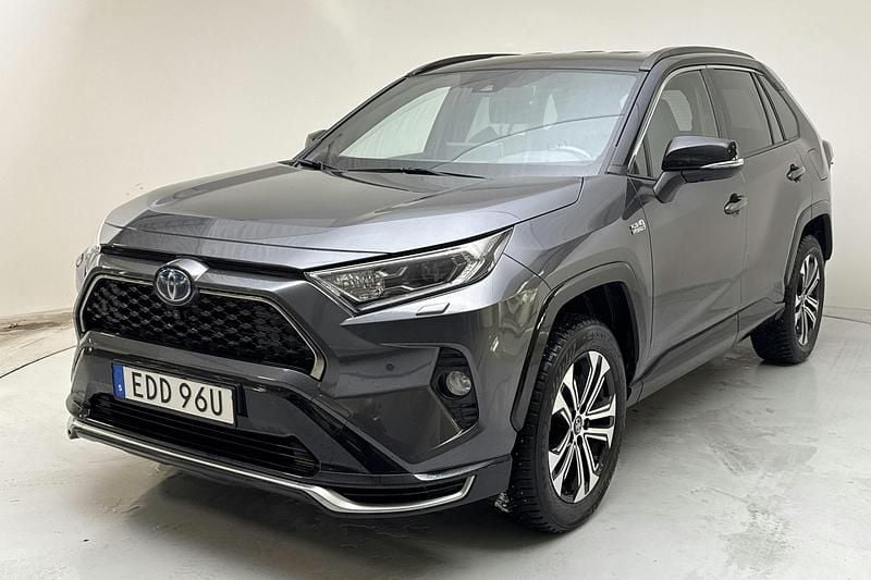 Grå Begagnad 2021 Toyota RAV4 Premium SUV | 320 000 kr - Bild 1/4