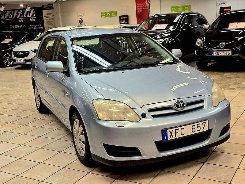 Blå Begagnad 2005 Toyota Corolla Halvkombi | 26 900 kr (Bra pris) - Bild 1/4