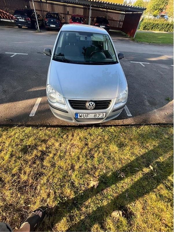 Silver Begagnad 2006 VW Polo Trendline Halvkombi | 14 900 kr (Marknadspris) - Bild 1/4