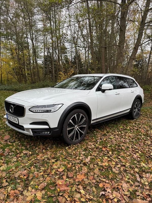 Begagnad 2018 Volvo V90 CC Kombi | 190 000 kr (Bra pris) - Bild 1/4