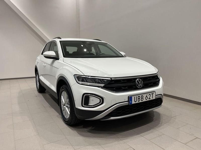 Vit (pure white) Begagnad 2023 VW T-Roc Life SUV | 259 900 kr (Bra pris) - Bild 1/4