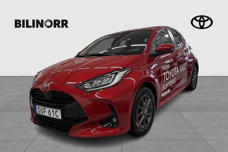 Begagnad Toyota Yaris 2024 Röd Halvkombi