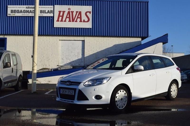 Vit Begagnad 2014 Ford Focus Trend Kombi | 89 900 kr (Marknadspris) - Bild 1/4