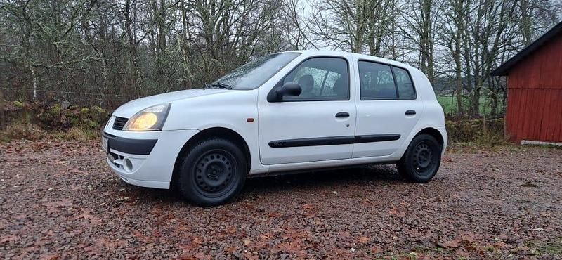 Begagnad 2004 Renault Clio II Halvkombi | 16 500 kr (Marknadspris) - Bild 1/4