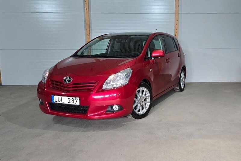 Mörkröd (röd) Begagnad 2011 Toyota Verso Multidrive S Minibuss | 144 900 kr (Lite dyr) - Bild 1/3