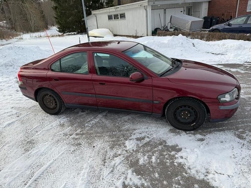 Begagnad Volvo S60 170 HK (125 kW) 2003 Vin röd Sedan