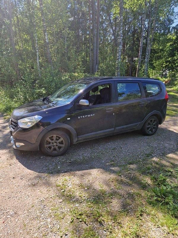 Svart Begagnad 2017 Dacia Lodgy Stepway Minibuss | 49 000 kr (Superpris) - Bild 1/4